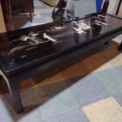 Vintage Black Lacquer Finish Chinoiserie Accent Table with Mother of Pearl Inlay