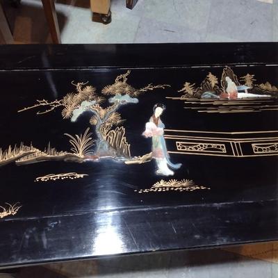 Vintage Black Lacquer Finish Chinoiserie Accent Table with Mother of Pearl Inlay