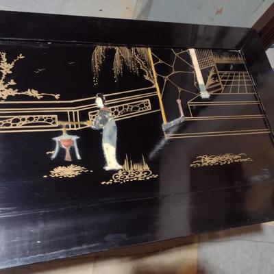 Vintage Black Lacquer Finish Chinoiserie Accent Table with Mother of Pearl Inlay