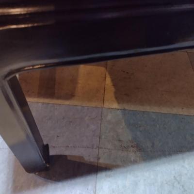 Vintage Black Lacquer Finish Chinoiserie Accent Table with Mother of Pearl Inlay