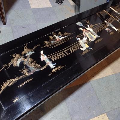 Vintage Black Lacquer Finish Chinoiserie Accent Table with Mother of Pearl Inlay