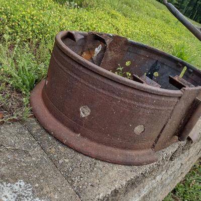 Heavy Cast Metal Stand with Swiveling Hook for Outdoor Cooking