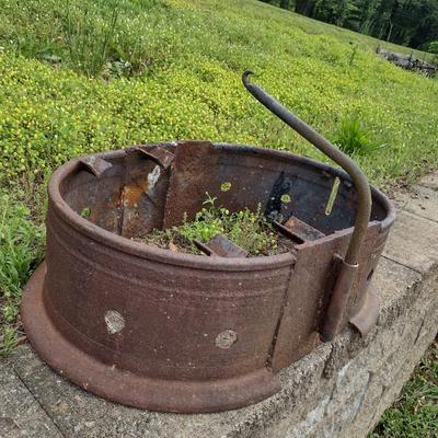 Heavy Cast Metal Stand with Swiveling Hook for Outdoor Cooking