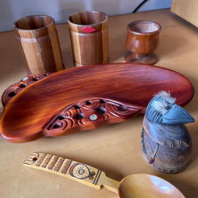 L66- Moana wood carving tray & other wood carvings