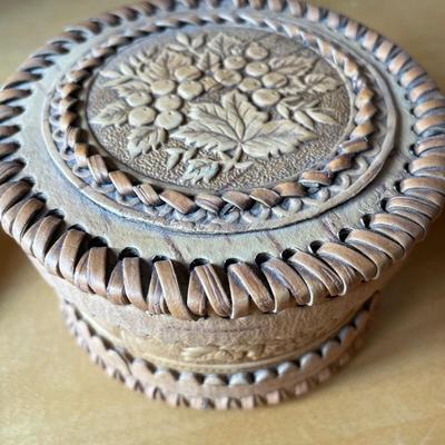 L70- Carved birch bark trinket boxes, coasters & toy