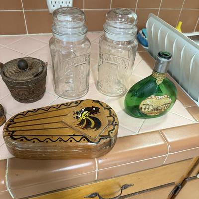 Kitchen dishes