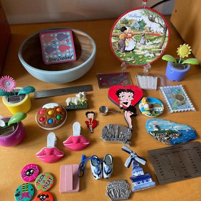 L73- wood bowl, magnets, etc