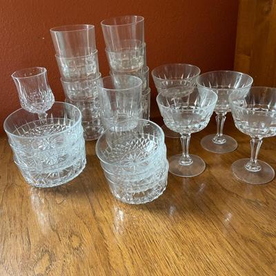 L74- Glassware (10 bev, 4 wine, bowls)