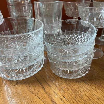 L74- Glassware (10 bev, 4 wine, bowls)