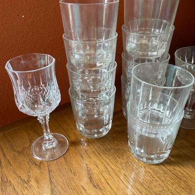 L74- Glassware (10 bev, 4 wine, bowls)