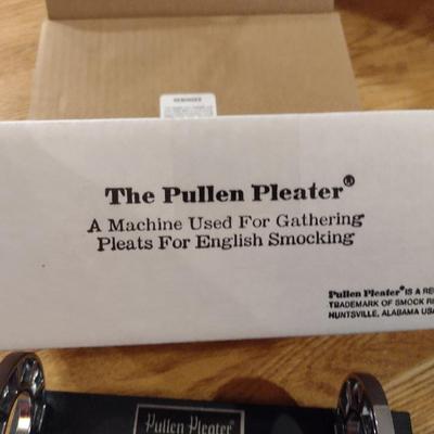 The Pullen Pleater- Pleat Gatherer for English Smocking with Box