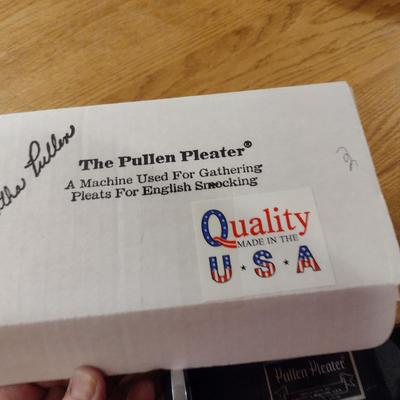 The Pullen Pleater- Pleat Gatherer for English Smocking with Box