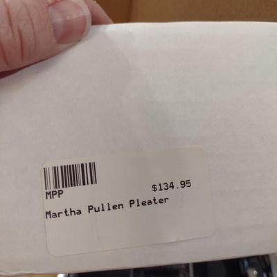 The Pullen Pleater- Pleat Gatherer for English Smocking with Box