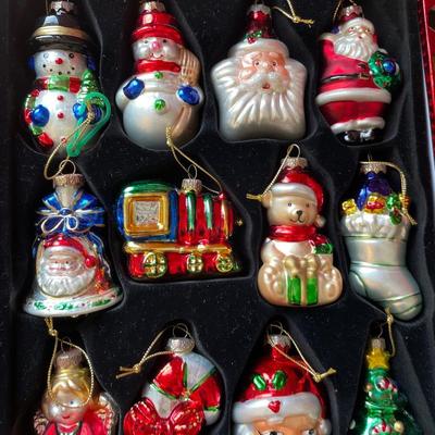 C5- Christmas ornaments & towels