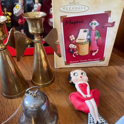 C5- Christmas ornaments & towels