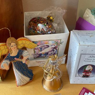 C6- Christmas ornaments in tote