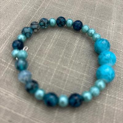 Different blue wire beaded bracelet