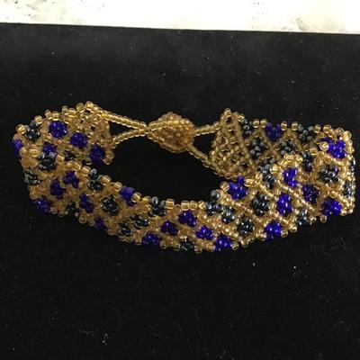 Beautiful Colbalt Blue Amber Tone Glass Bead Bracelet