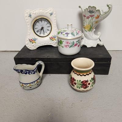 Floral pottery/porcelain lot