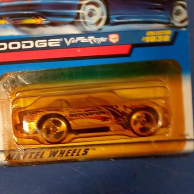 LOT 124 12 VINTAGE HOT WHEELS