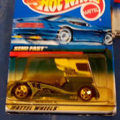 LOT 124 12 VINTAGE HOT WHEELS