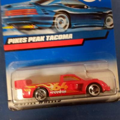 LOT 124 12 VINTAGE HOT WHEELS