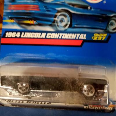 LOT 124 12 VINTAGE HOT WHEELS