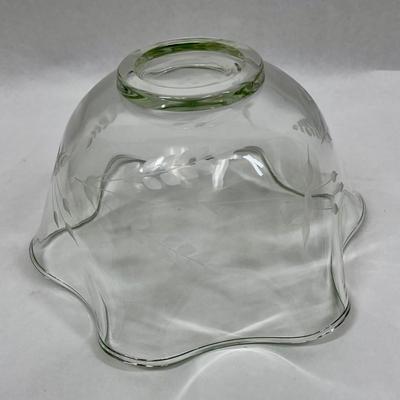 Vintage INDIANA GLASS CO. clear glass bowl with Scalloped Ruffled sides