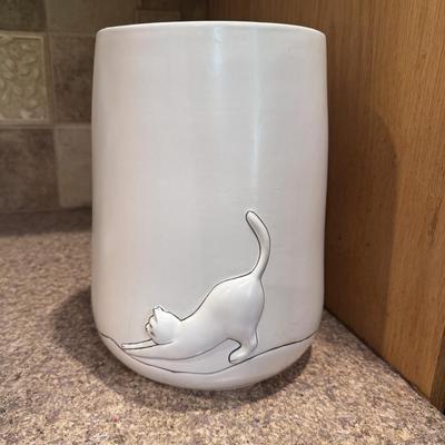 Stoneware Cat Wastebasket
