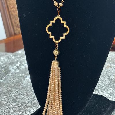Women’s fashion necklace with crystal bead tassel