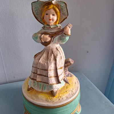 Girl w/Lute Music Box