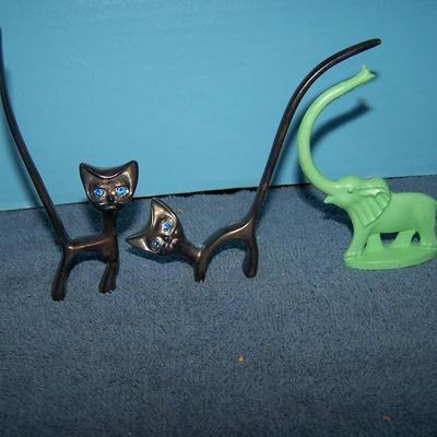 LOT 120 GREAT VINTAGE MID CENTURY METAL RING HOLDERS