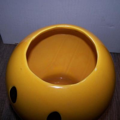 LOT 121 GREAT VINTAGE MID CENTURY MCCOY POTTERY SMILEY FACE