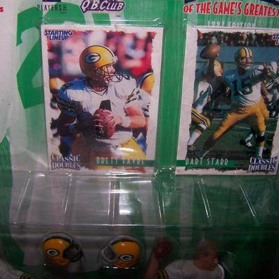 LOT 127 NEW IN PACKAGE STARTING LINE-UP CLASSIC DOUBLES BRETT FAVRE & BART STARR