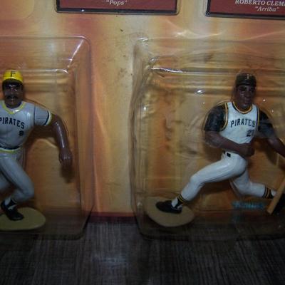 LOT 128 NEW IN PACKAGE STARTING LINE-UP BASEBALL GREATS ROBERTO CLEMENTE & WILLIE STARGEL