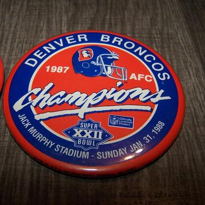 LOT 130 GREAT COLLECTABLE 1987 AFC CHAMPIONS DENVER BRONCOS 2 PINS/BUTTONS