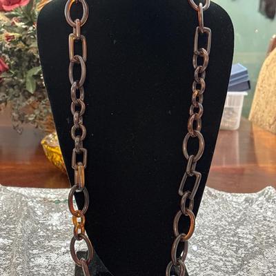 Faux Tortoise shell chain link necklace