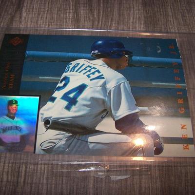LOT 137 KEN GRIFFEY JR 1994 UPPER DECK OVER SIZED