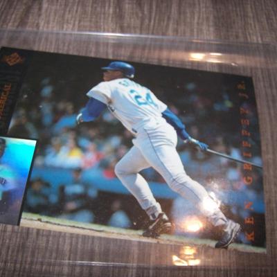 LOT 137 KEN GRIFFEY JR 1994 UPPER DECK OVER SIZED