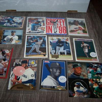 LOT 139 KEN GRIFFEY JR 10 CARD LOT W/ROOKIE