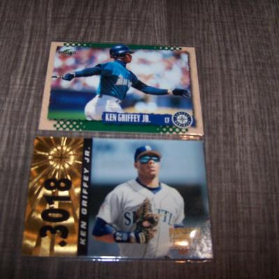 LOT 139 KEN GRIFFEY JR 10 CARD LOT W/ROOKIE