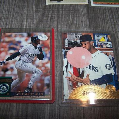 LOT 139 KEN GRIFFEY JR 10 CARD LOT W/ROOKIE