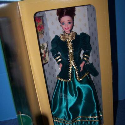 LOT 146 NEW IN BOX HALLMARK BARBIE YULETIDE ROMANCE