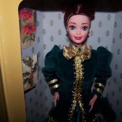 LOT 146 NEW IN BOX HALLMARK BARBIE YULETIDE ROMANCE