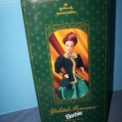 LOT 146 NEW IN BOX HALLMARK BARBIE YULETIDE ROMANCE