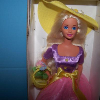 LOT 150 NEW IN BOX AVON SPRING BLOSSOM BARBIE