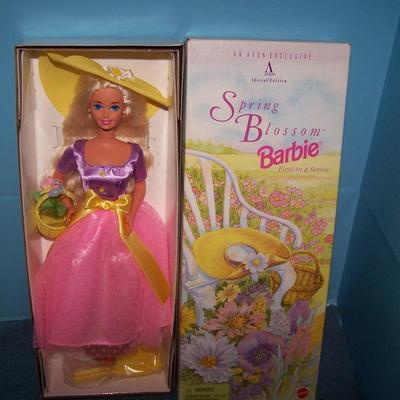LOT 150 NEW IN BOX AVON SPRING BLOSSOM BARBIE