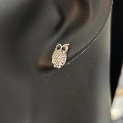 Silver toned owl Stud earrings