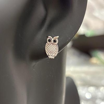 Silver toned owl Stud earrings