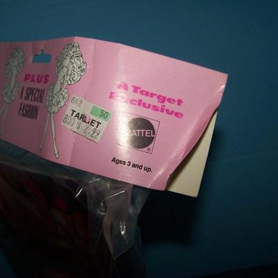 LOT 152 30TH ANINVERSARY TARGET EXCLUSIVE BARBIE NEW IN PACKAGE